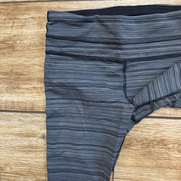 Lululemon Run Inspire Crop II Mesh Cyber Stripe Deep Coal Black Mesh Size 4 - Picture 11 of 15
